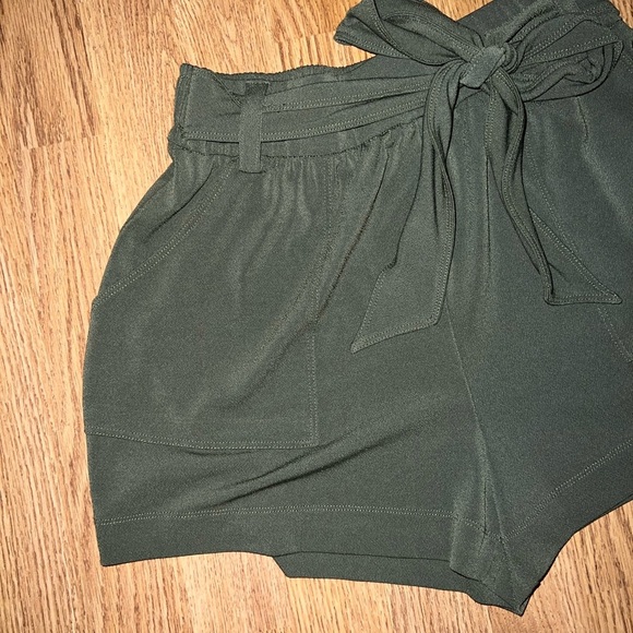 Express Shorts - Picture 2 of 4